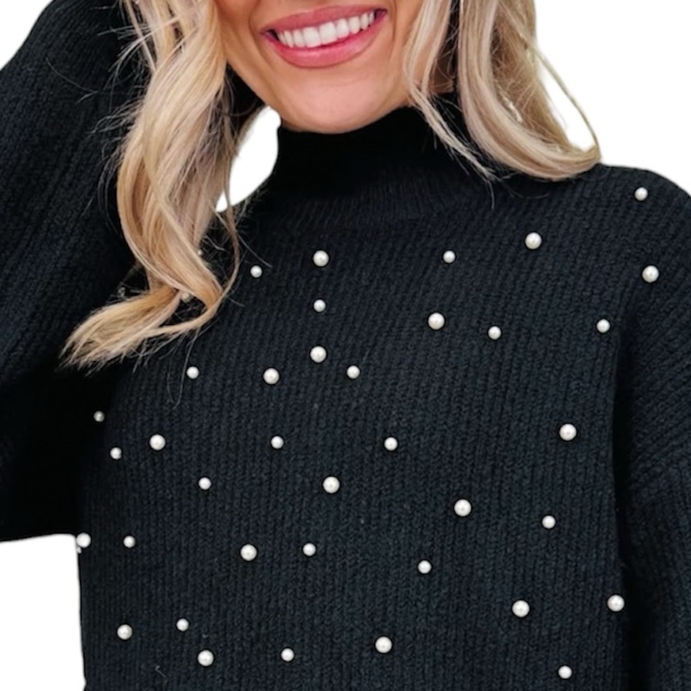 NWT Black Sweater with Pearl Accents🖤🤍